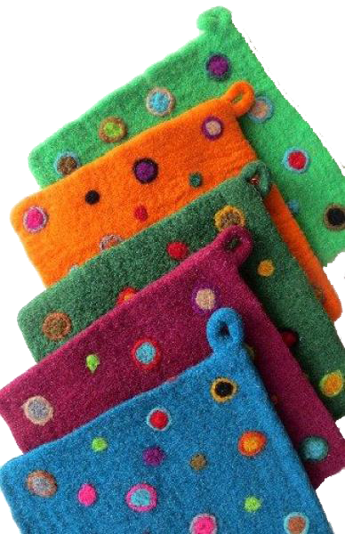 DOTTED FELT POTHOLDER